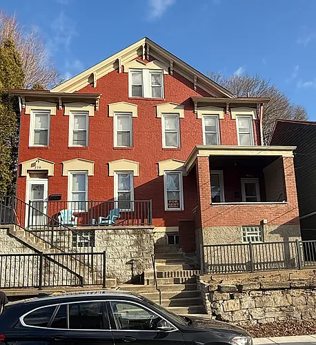 226 W Sycamore St Photo 1