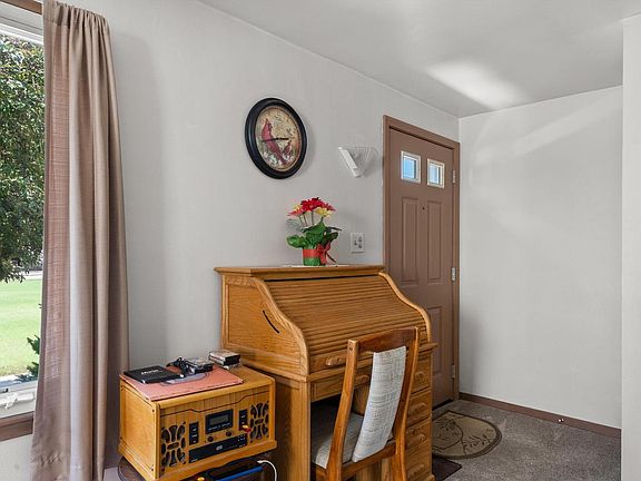 4th image of 1717 Green STREET