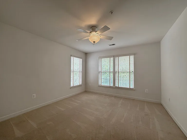 4415 Medallion Dr — Photo 35