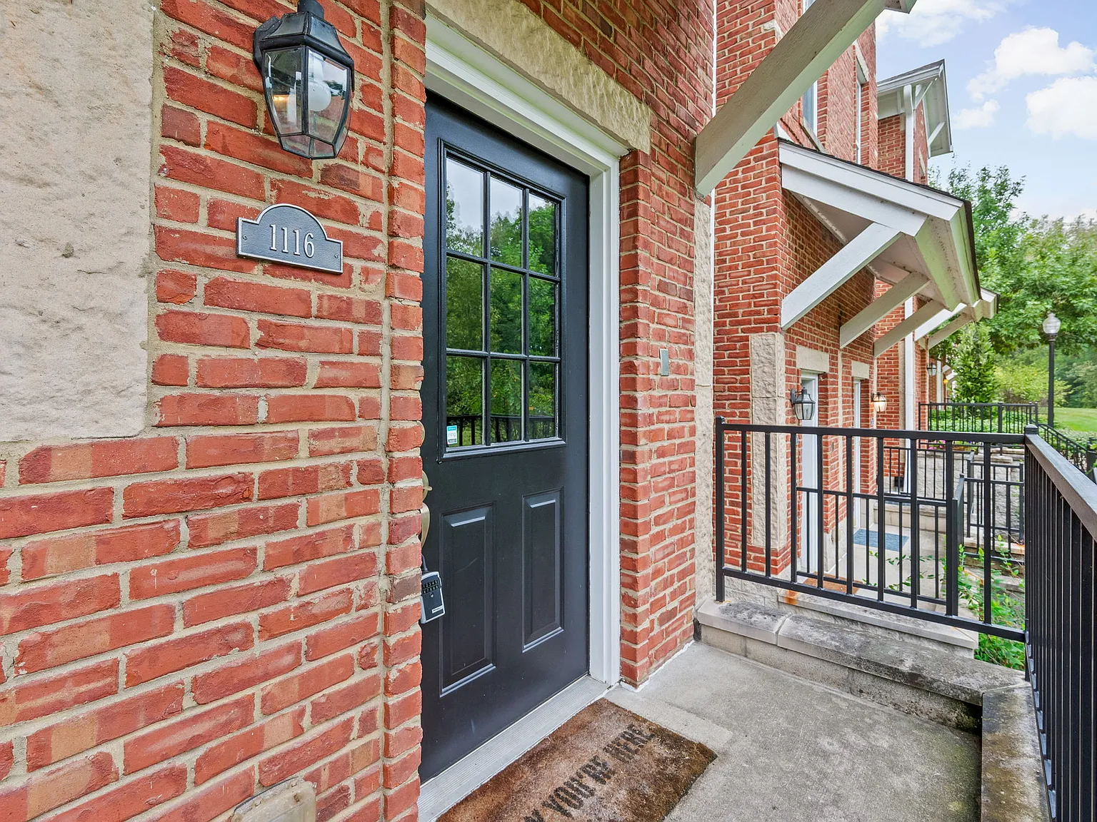 2 bed, 1231 sqft, $2,250 — Photo 3