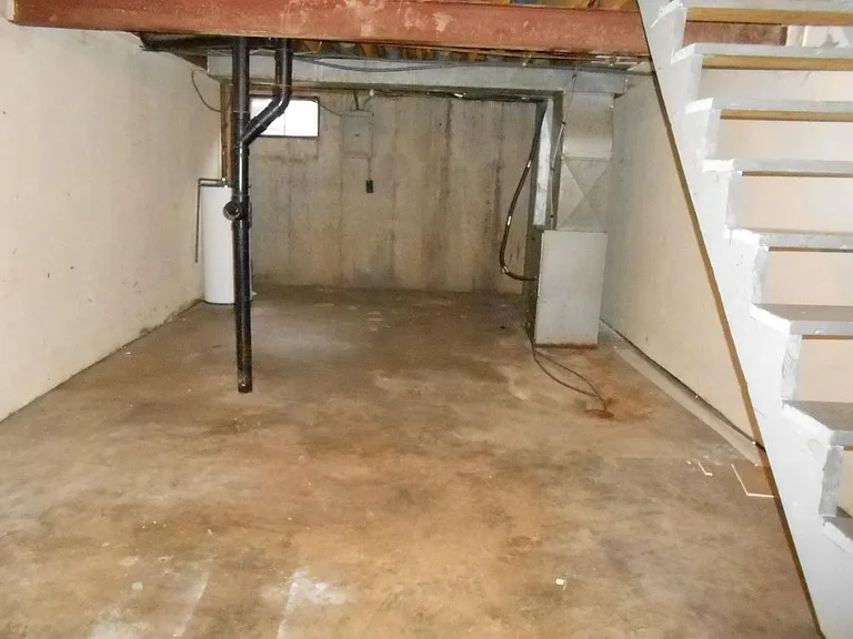 2585 Elm Dr — Photo 3