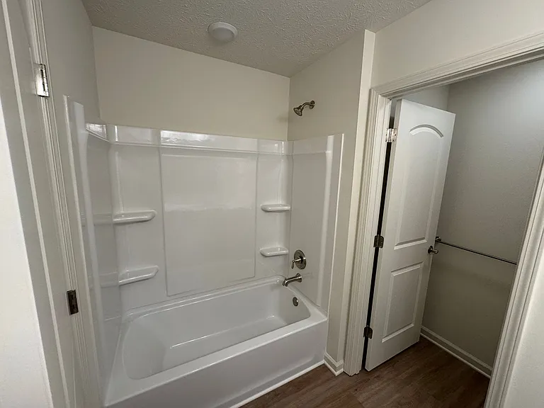 6837 Bridle Oaks Ct — Photo 27