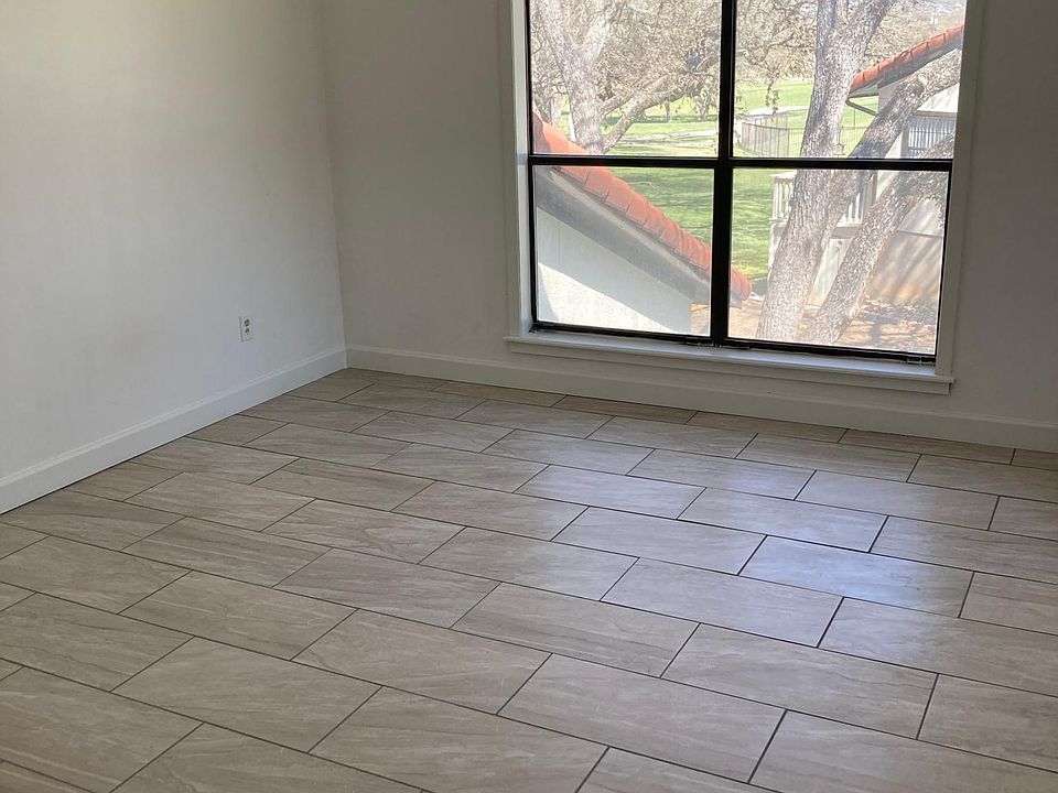 1st image of 195 Gallagher Dr Unit 18
