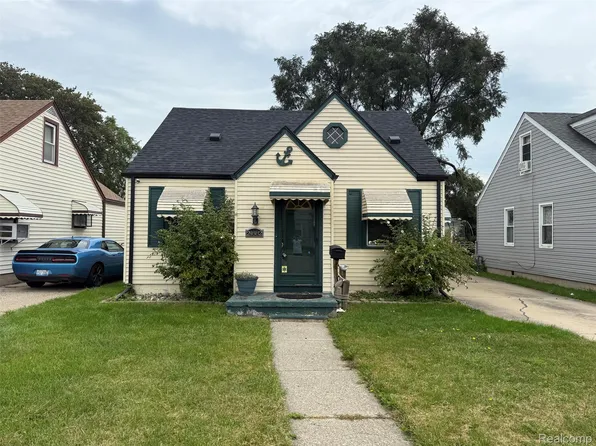24882 Wilmot Ave, Eastpointe, MI 48021