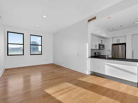 5th image of 4 Beacon Way #409