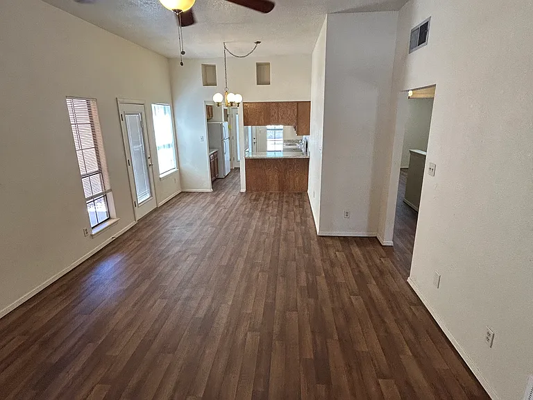 4025 Mary Cir #C — Photo 3