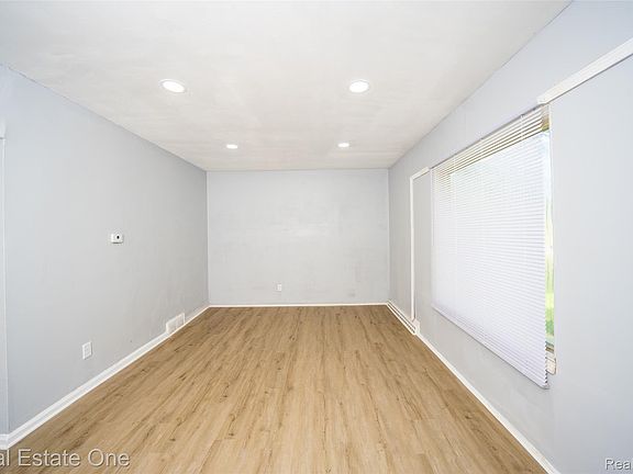 4th image of 22675 Santa Maria St