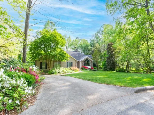 3909 Buncombe Dr, Greensboro, NC 27407