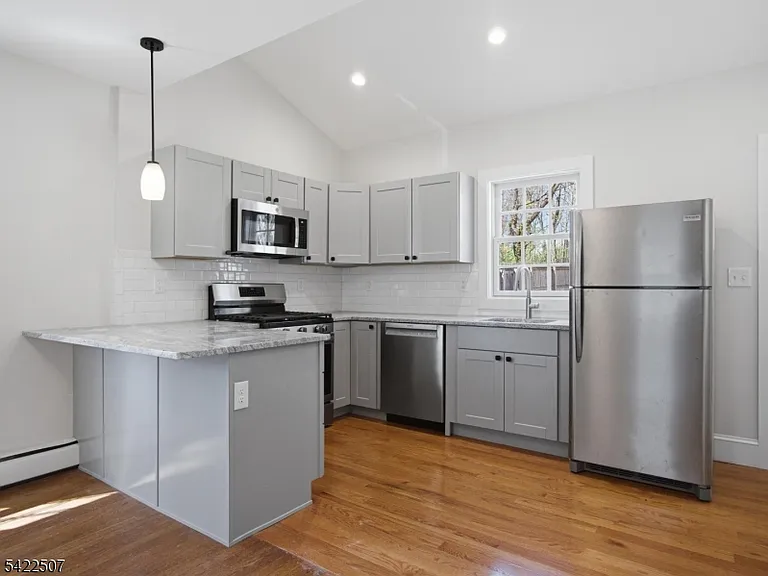 46 W End Ave #LEFT — Photo 9