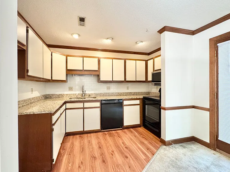 5125 Autumncrest Dr — Photo 4