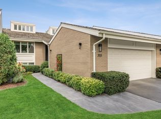 203 Briarwood Loop, Oak Brook, IL 60523