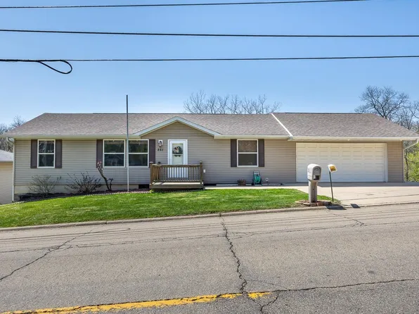 251 Julien Dubuque Dr, Dubuque, IA 52003