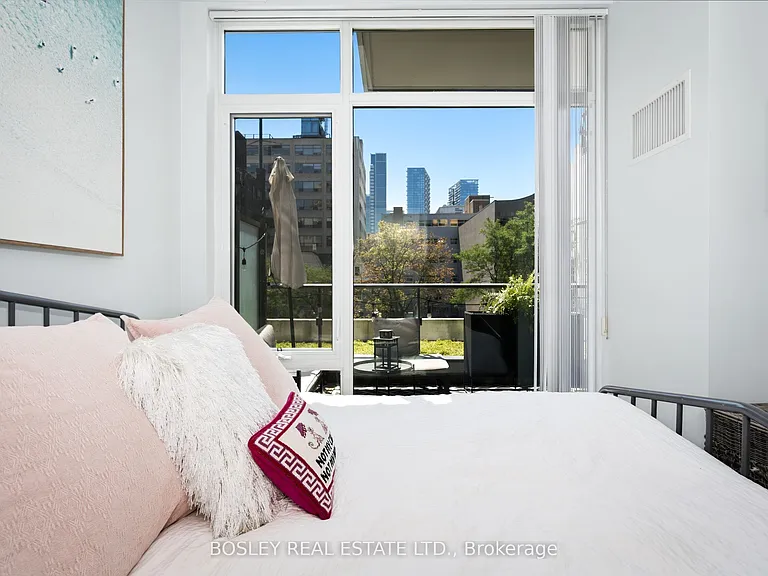 435 Richmond St W #205 — Photo 17