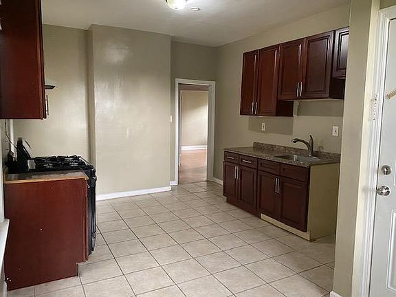 2nd image of 140 Hollywood Ave #2