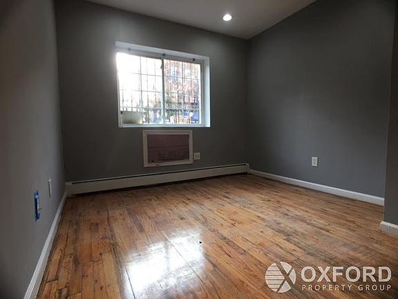 2nd image of 697C Evergreen Ave #1