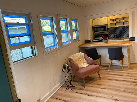 3rd image of 1124 N Mar Vista Ave