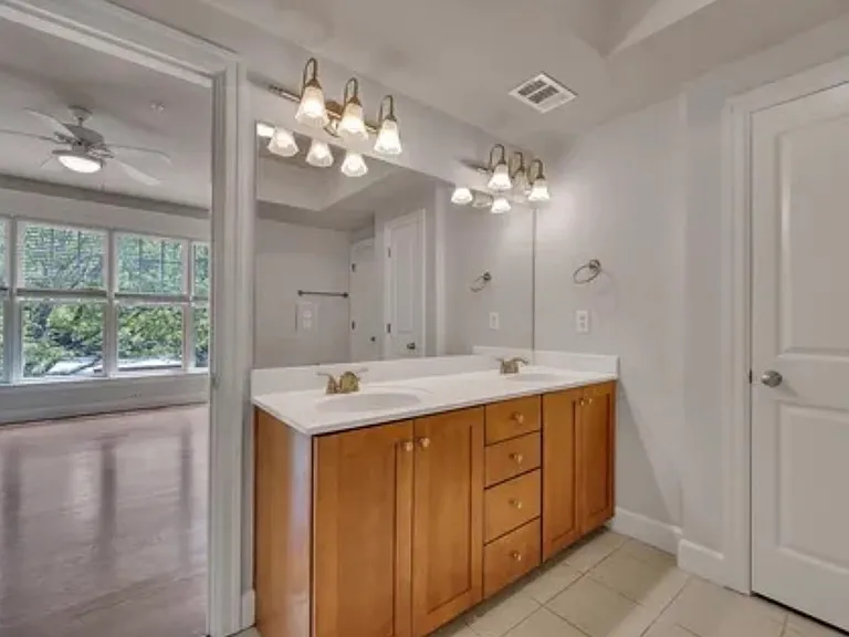 1390 Dutch Valley Pl NE — Photo 23