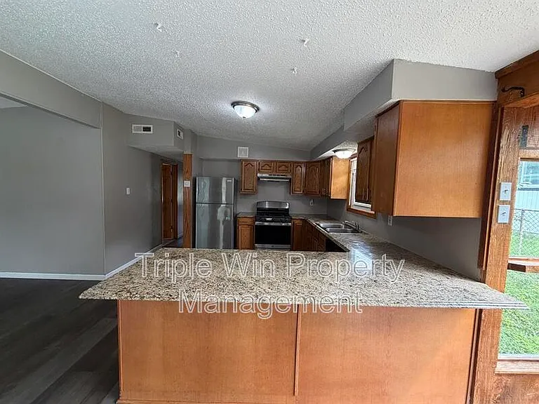 810 Saint Anthony Ln — Photo 20