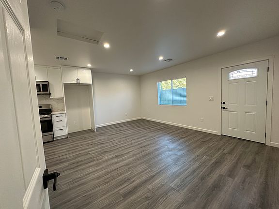 5th image of 8052 Whitsett Ave #B