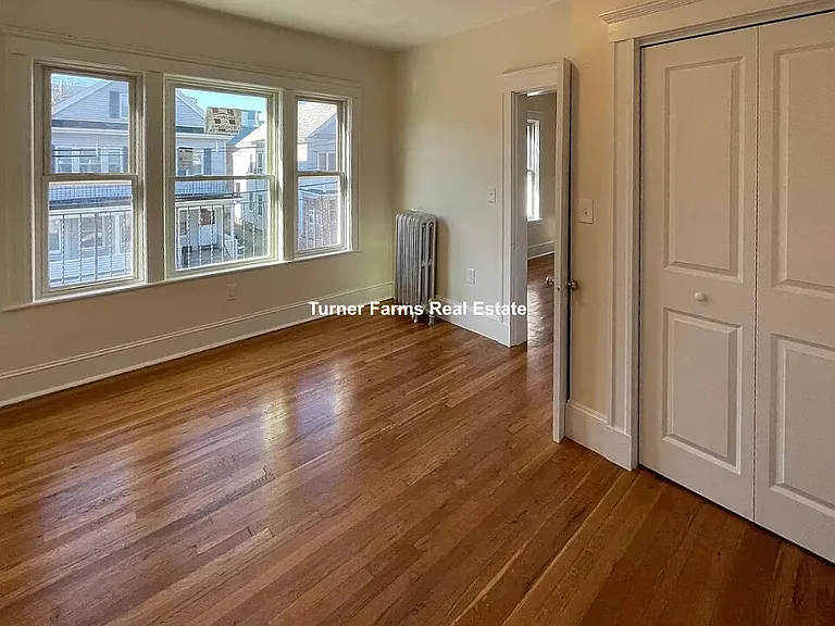 17 Berwick Rd — Photo 3