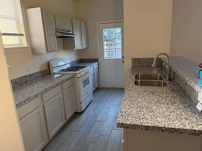 6410 Waldron Dr #A — Photo 5