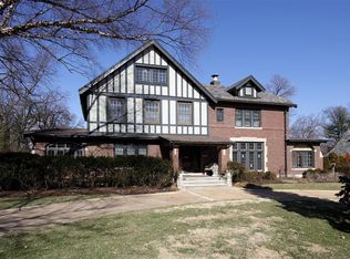 7365 Westmoreland Dr, Saint Louis, MO 63130