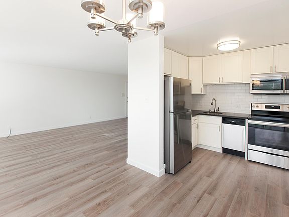 3rd image of 211 Cornwall St APT 12