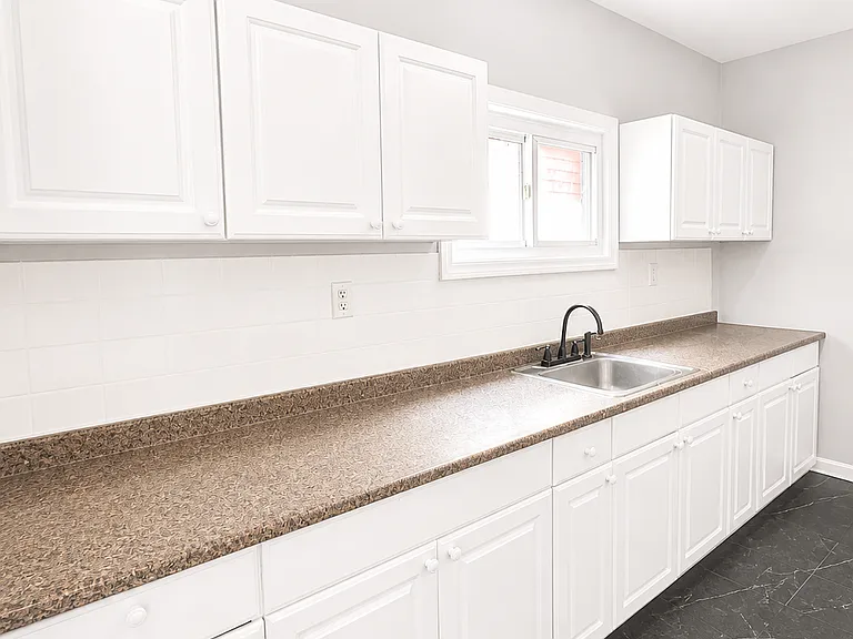 381 Leslie St #1 — Photo 8