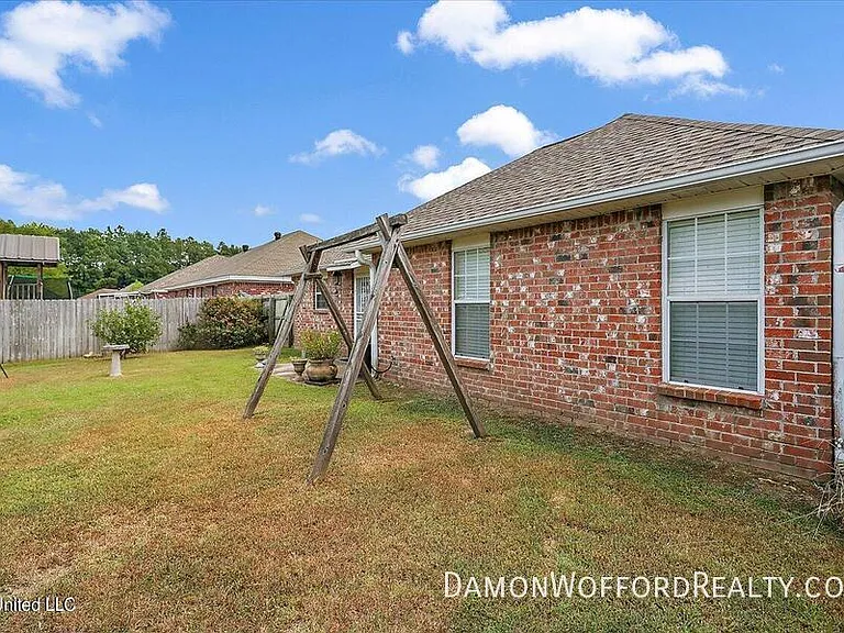 172 Cedar Spring Cir — Photo 16