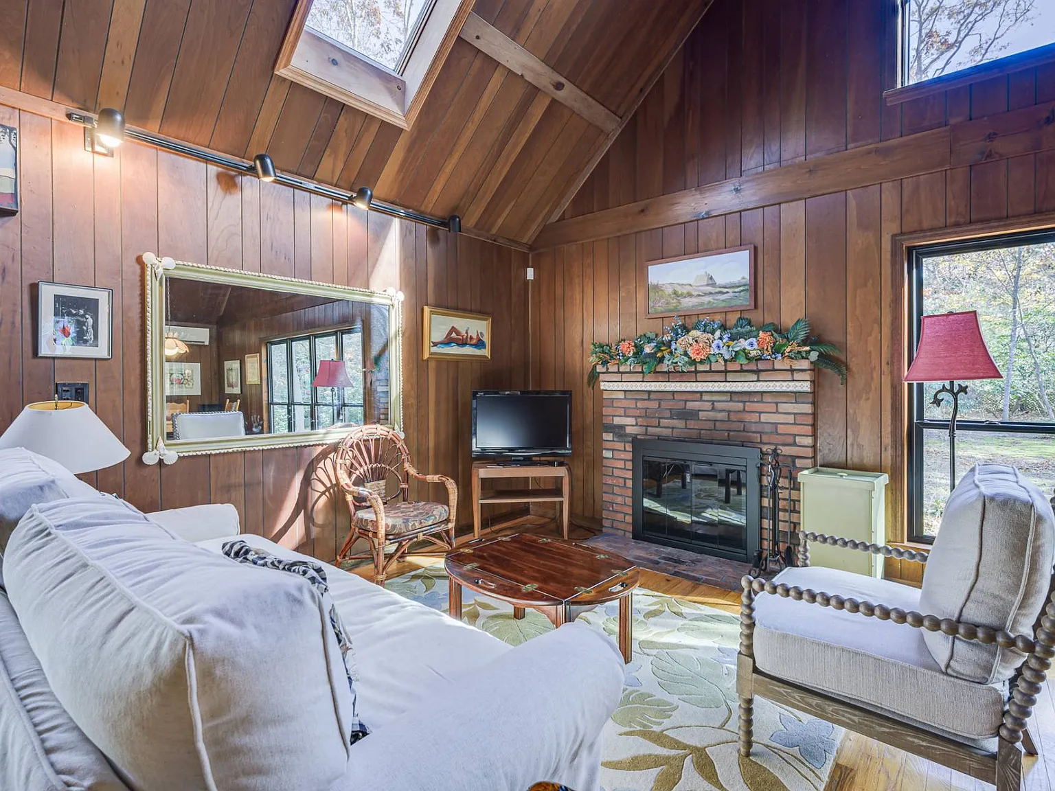 A Charming Cottage — Photo 4