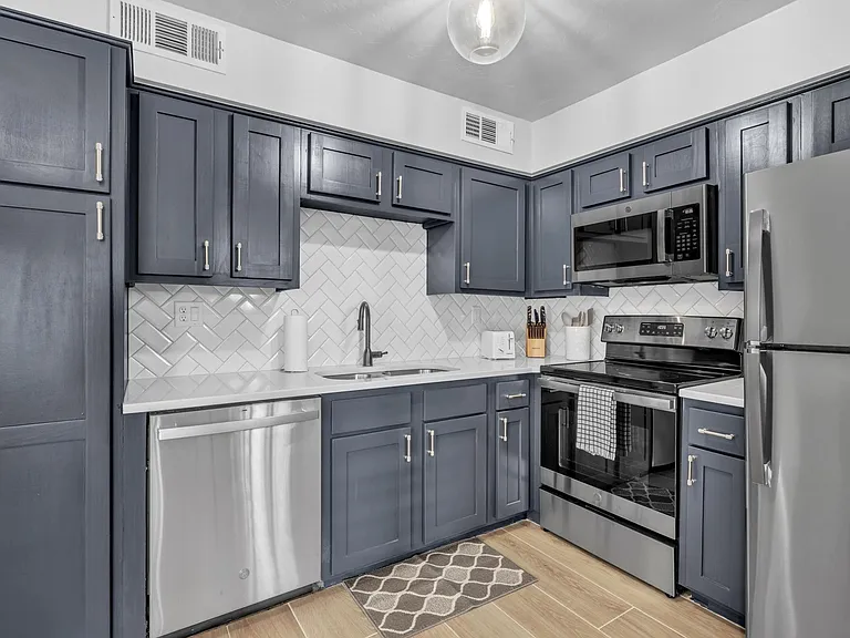 11550 N May Ave #106 — Photo 7