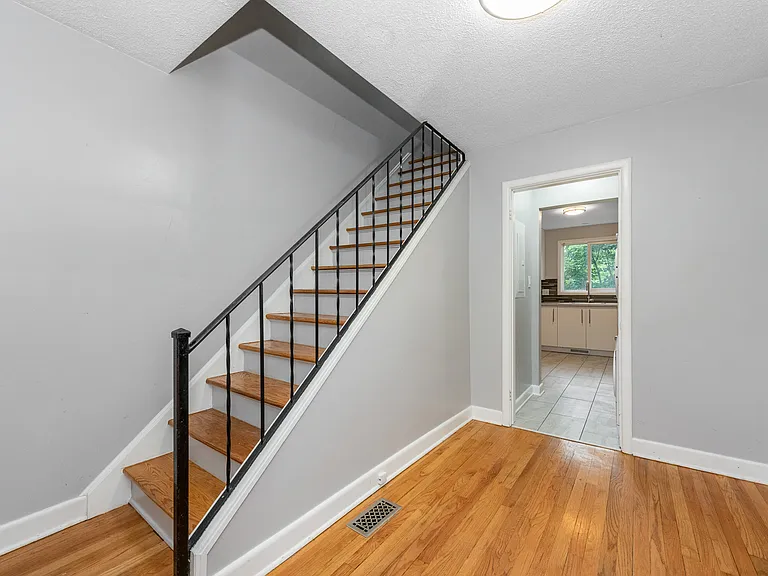 2344 Midway Ave #A — Photo 3