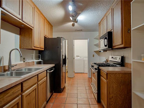 5th image of 1741 Glenwick Ln
