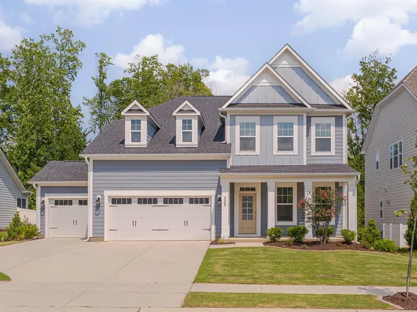 305 Southerland Shire Ln, Holly Springs, NC 27540