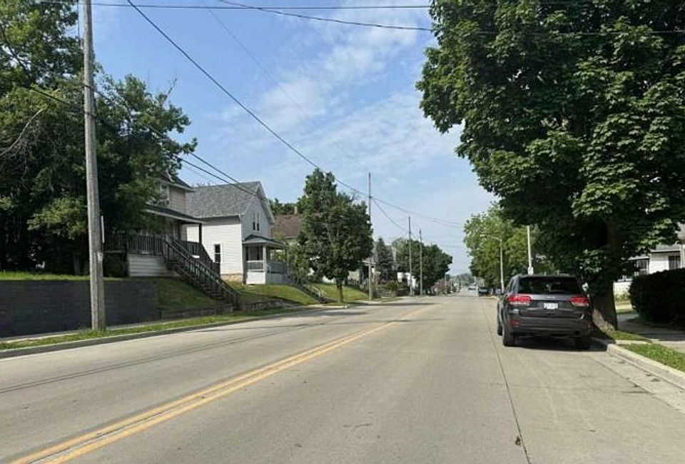 Exterior Neighborhood (street photo)