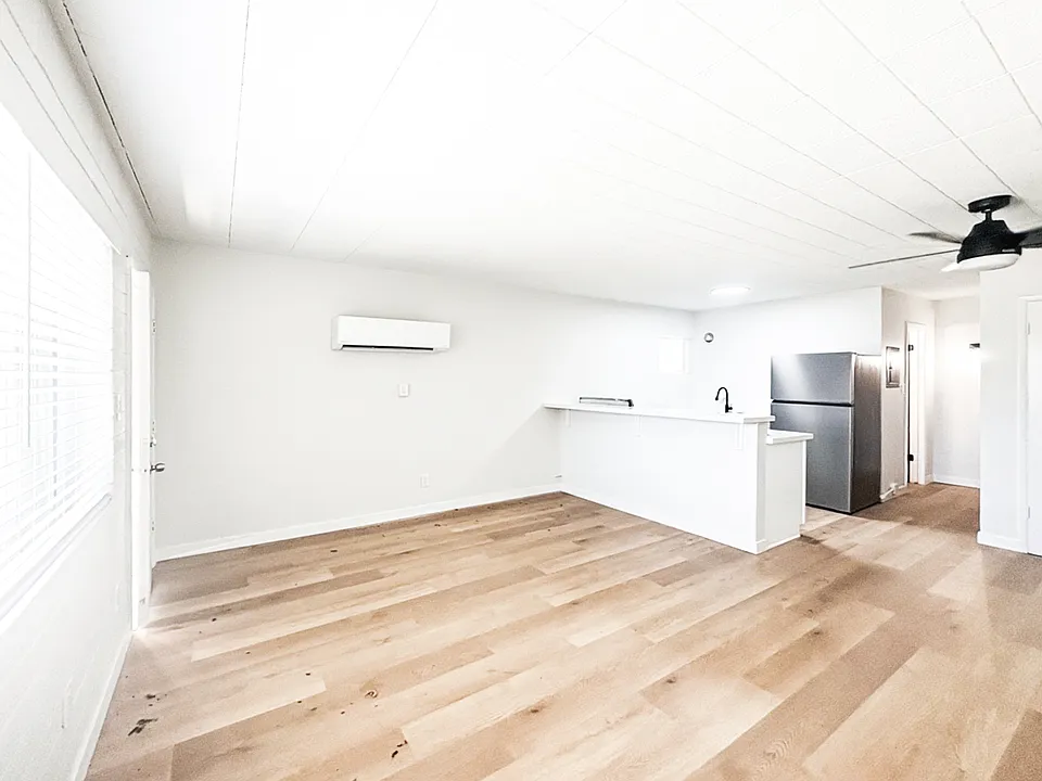 25 E Eva St #5