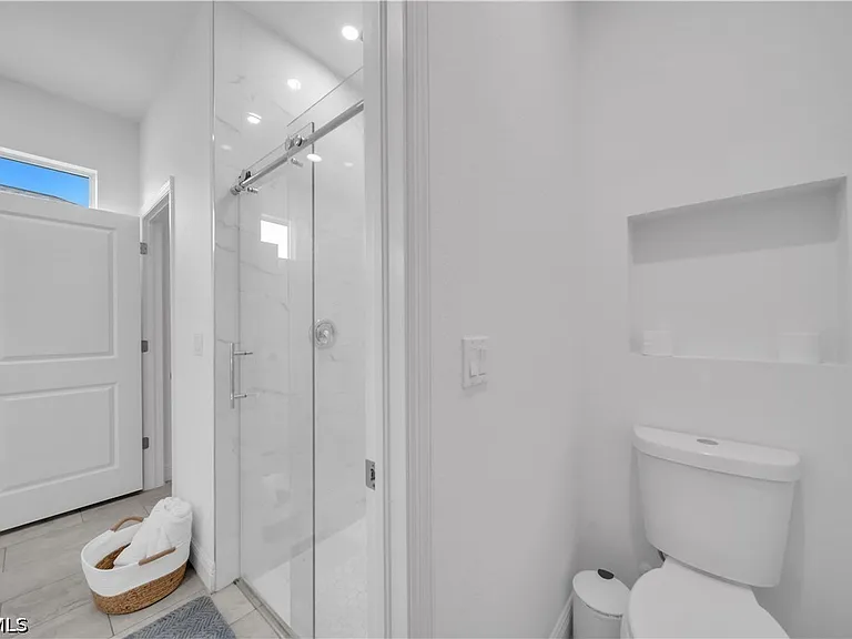1064 Calumet Rd — Photo 34
