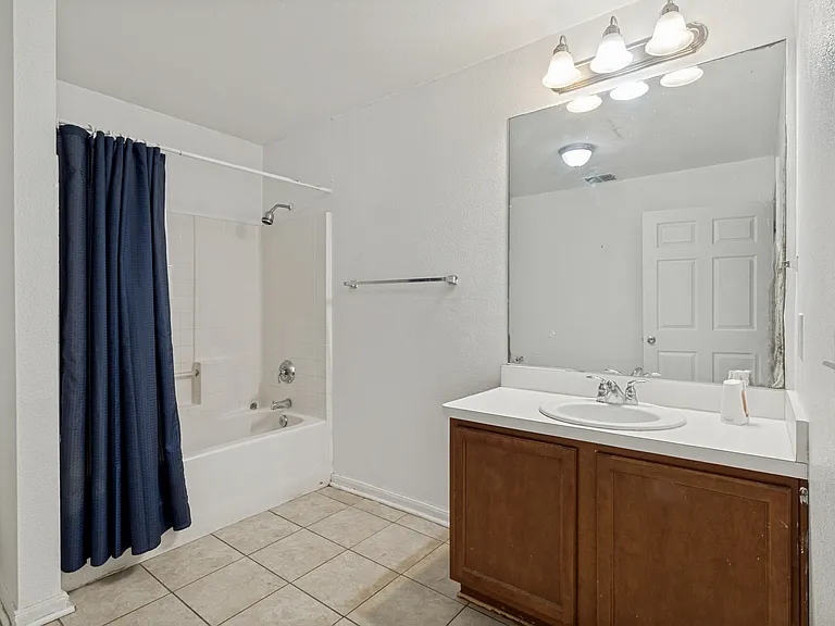 1834 Bayside St — Photo 8