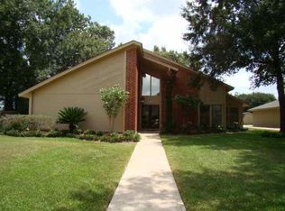 2060 Fang Cir, Beaumont, TX 77706