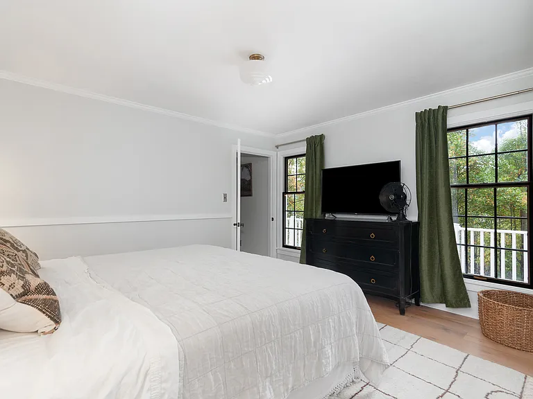 135 Layfield Dr — Photo 15