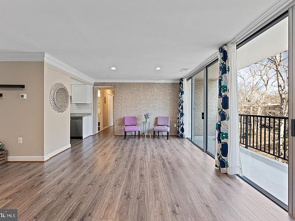 3rd image of 4410 Briarwood Ct N APT 36