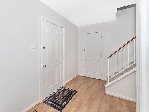 4th image of 493 Ixworth Ct