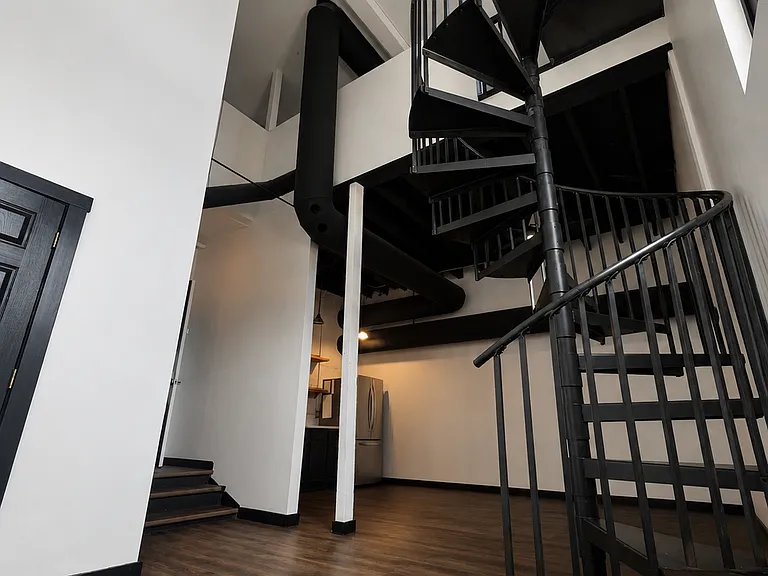 917 E Douglas Ave #C — Photo 3
