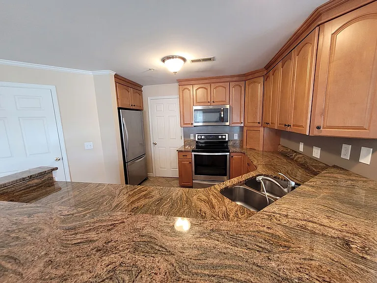 940 Jetton St #17 — Photo 3