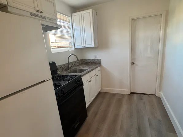 2906 6th St #A, Riverside, CA 92507
