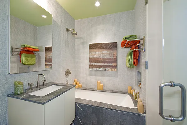 Sold by Sloane Square | media 11