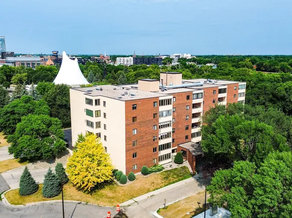 105 3rd St N APT 201, Moorhead, MN 56560