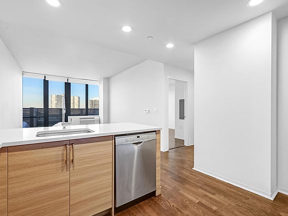 3rd image of 2020 Hudson St #505