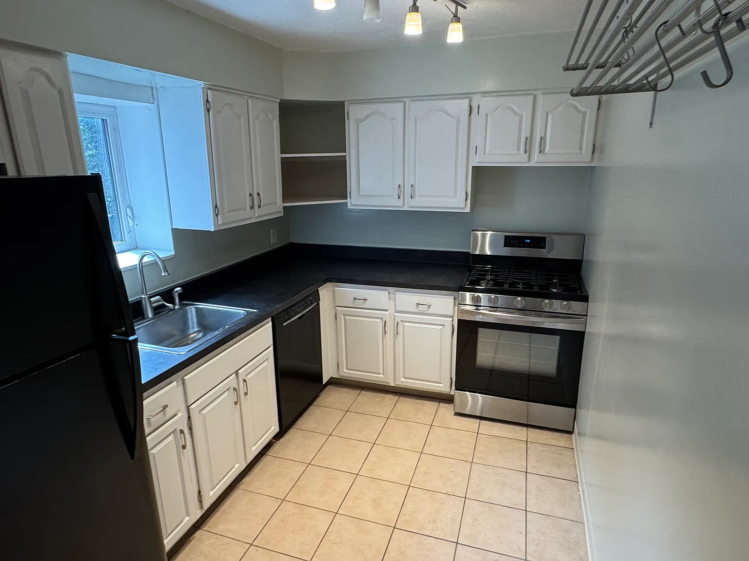 2 bed, 1100 sqft, $1,350 — Photo 4