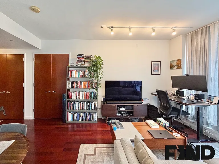 125 W 21st St #3C — Photo 3